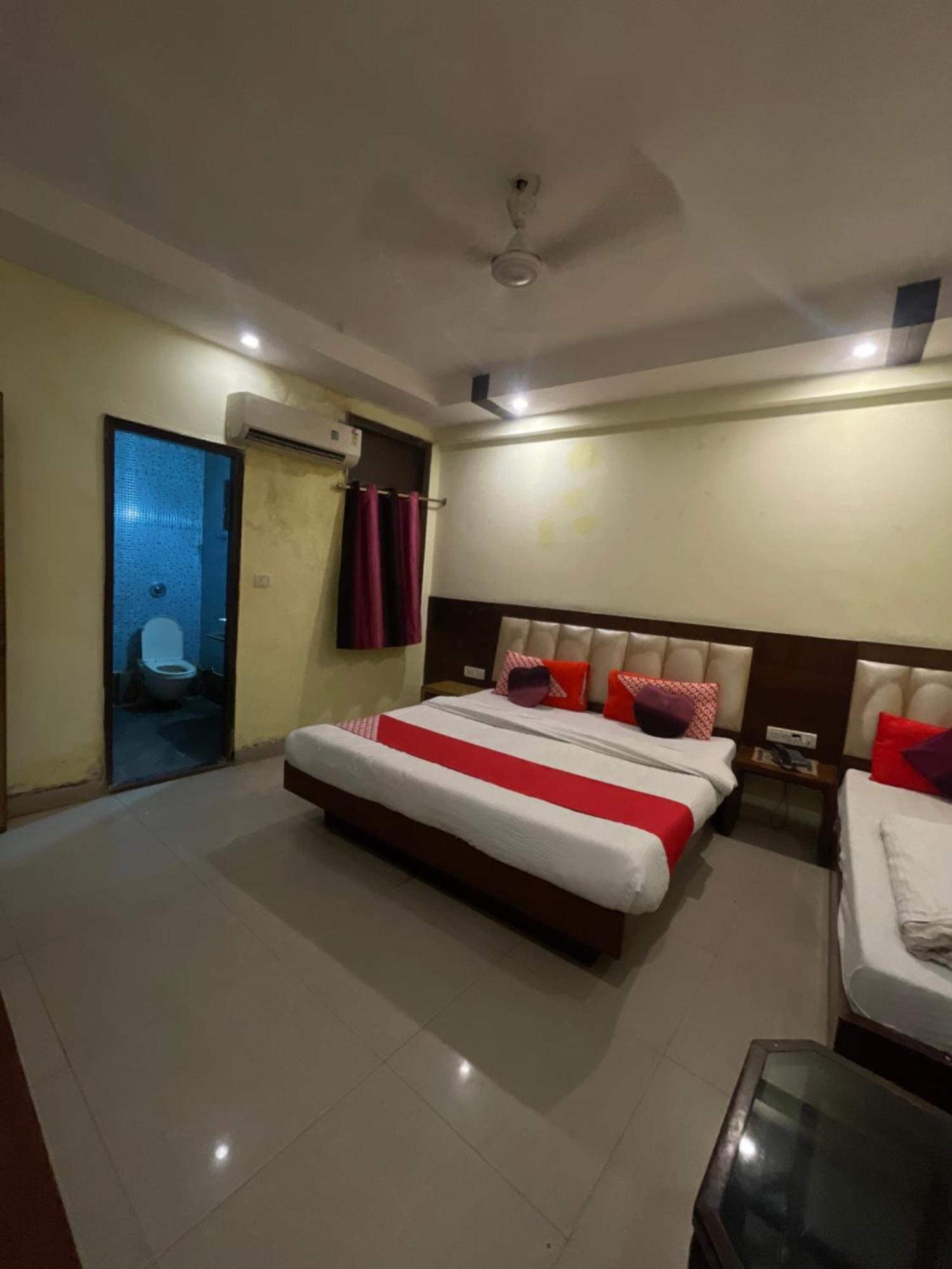 Hotel Golden Gate New Delhi Eksteriør billede