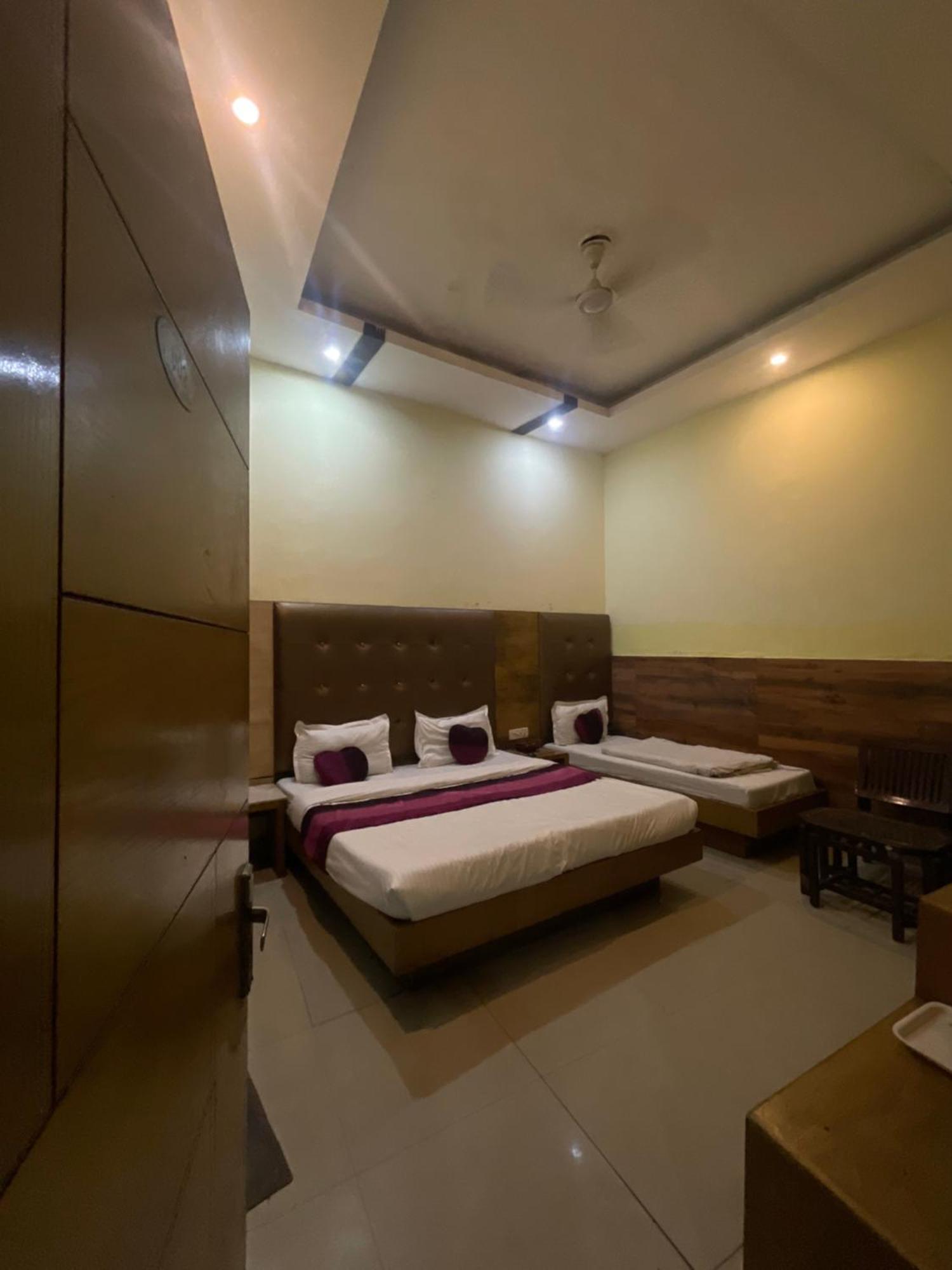 Hotel Golden Gate New Delhi Eksteriør billede