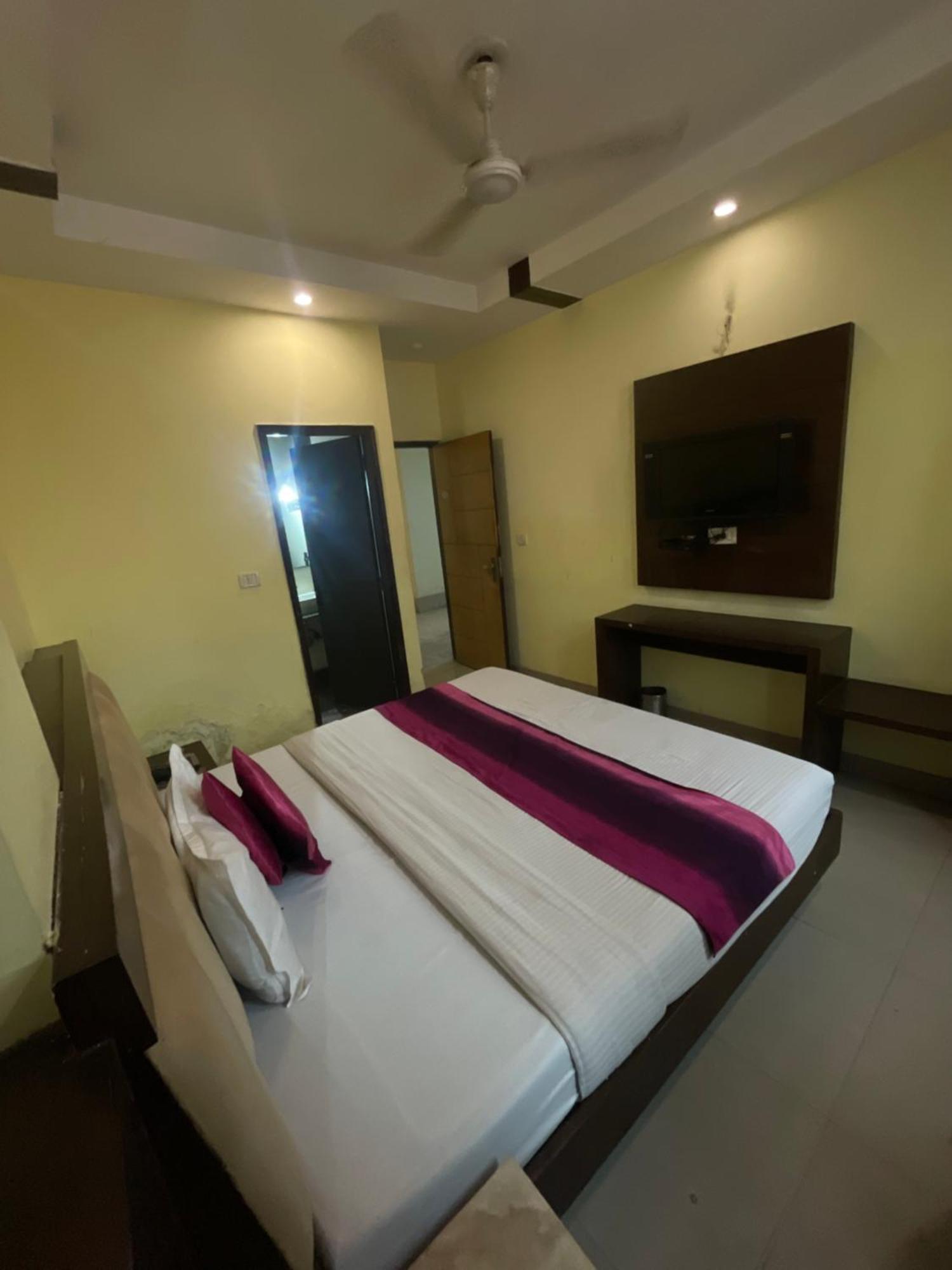 Hotel Golden Gate New Delhi Eksteriør billede